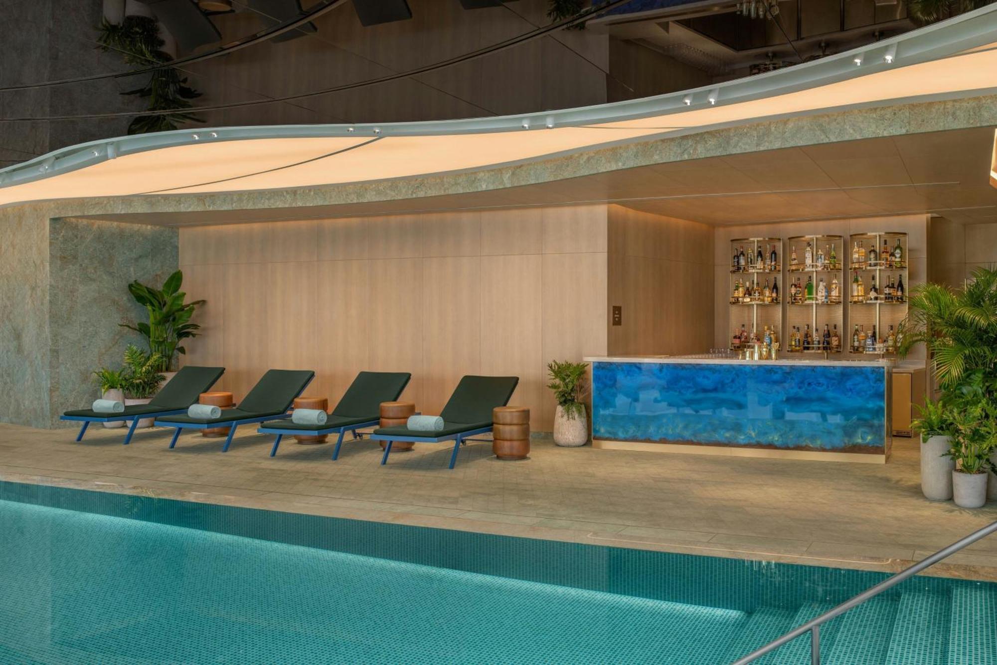 W Macau - Studio City Extérieur photo The pool at the hotel