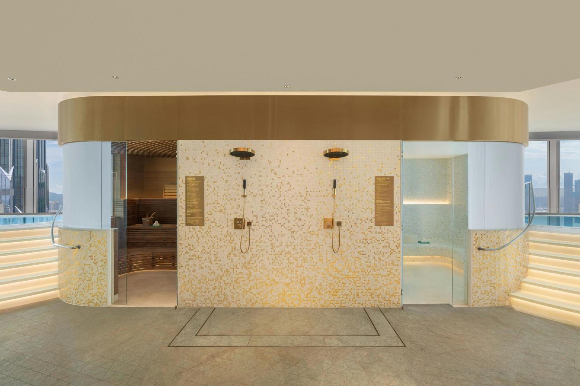 W Macau - Studio City Extérieur photo A shower room