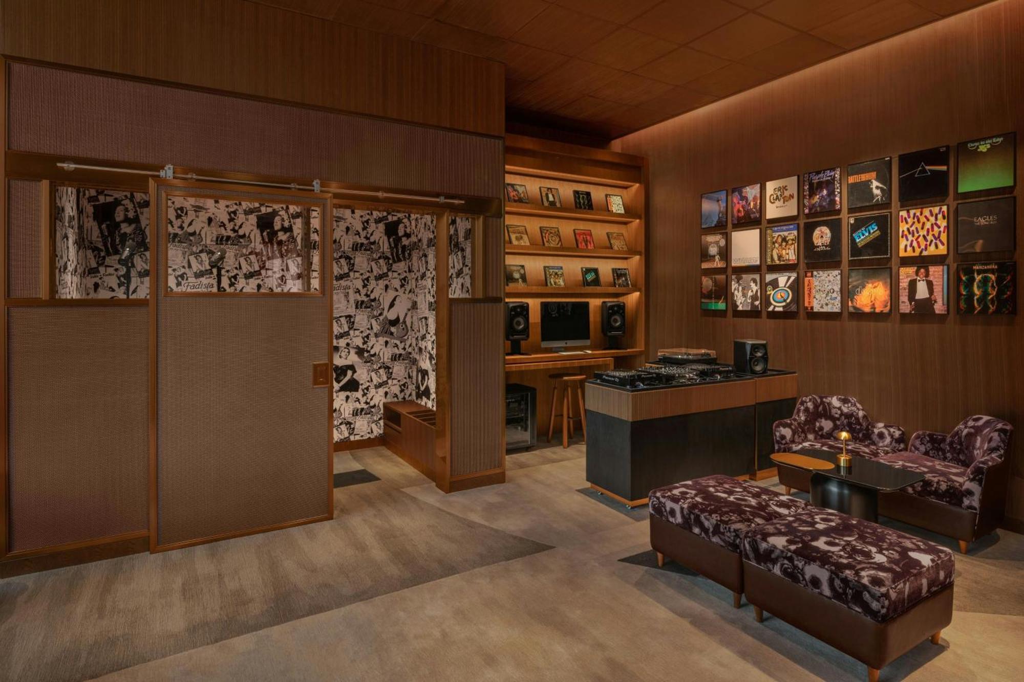 W Macau - Studio City Extérieur photo The interior of the record store